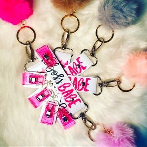 Credit card grabbers “boss babe”